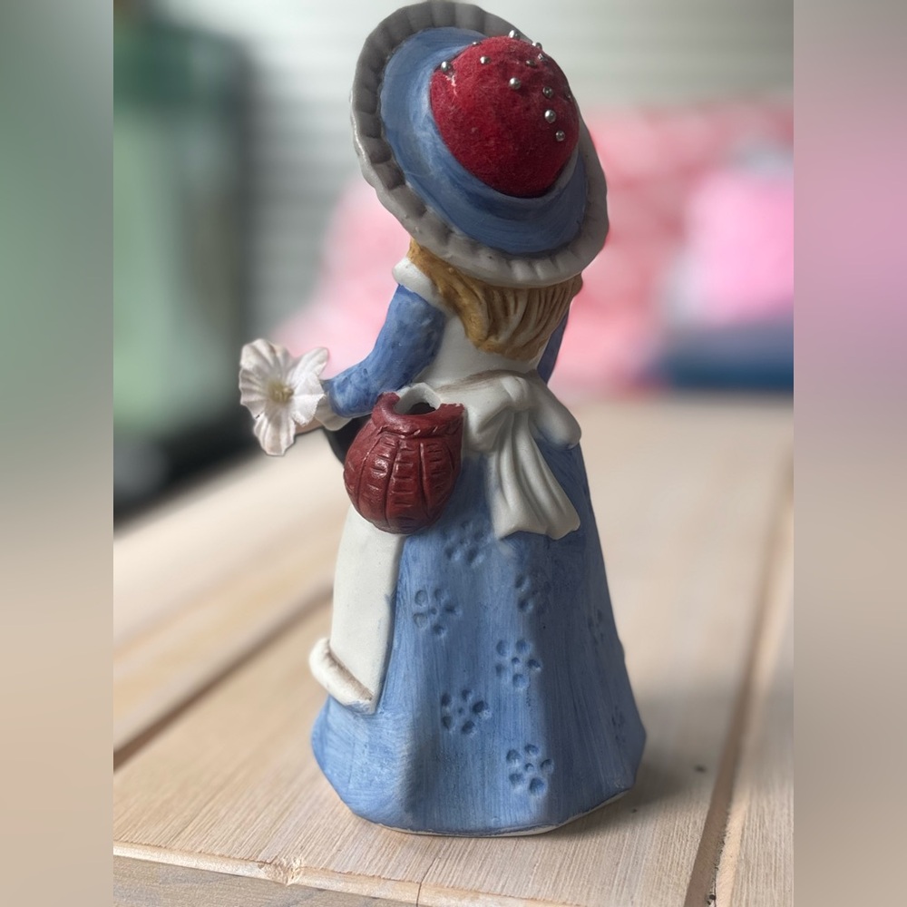 VINTAGE Blue & White Porcelain Seamstress Figurine • Thread & Pins Craft Lady - Picture 7 of 15